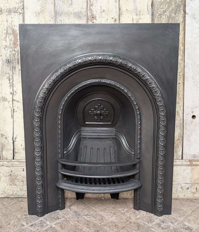 FI0136 A VERY NICE RECLAIMED VICTORIAN CAST IRON ARCHED FIRE INSERT