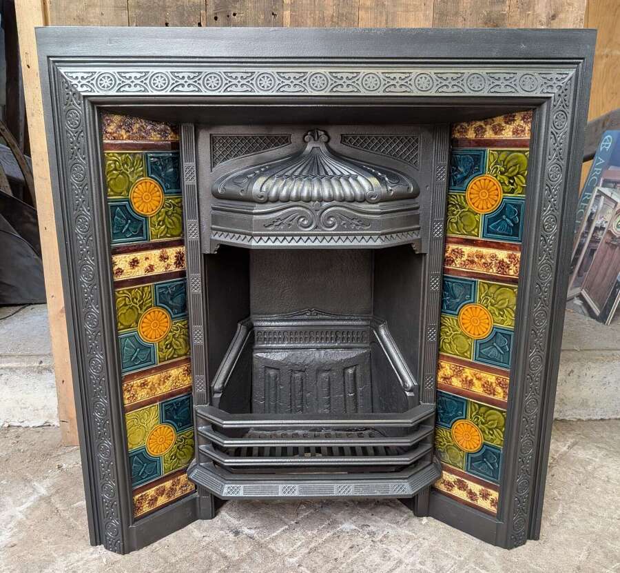 FI0137 A DECORATIVE RECLAIMED VICTORIAN TILED CAST IRON FIRE INSERT