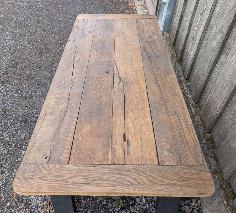M2359 A VERY NICE RUSTIC OLD OAK TOPPED COFFEE TABLE WITH TRESTLE LEGS