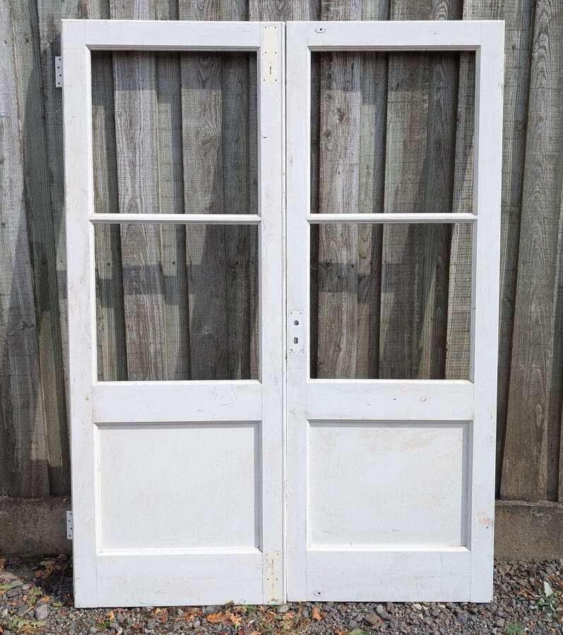 DP0577 A PAIR OF RECLAIMED PAINTED PINE DOORS FOR GLAZING