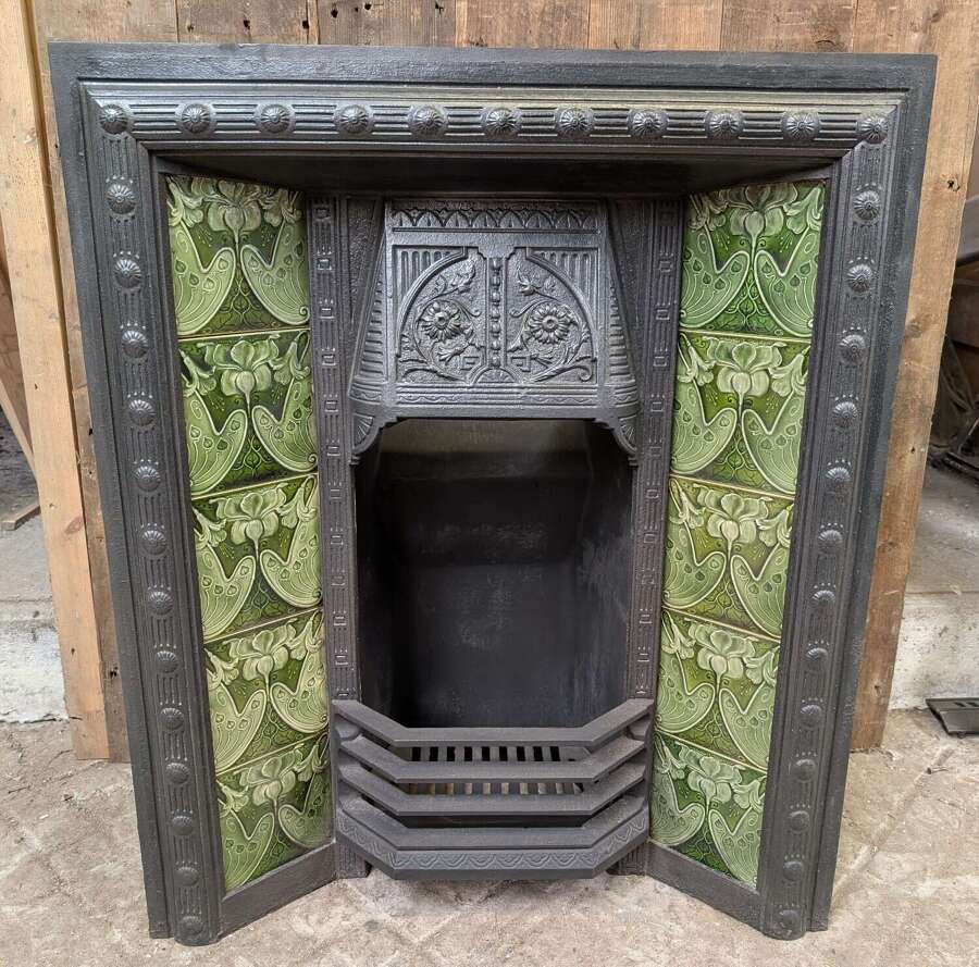 FI0140 A DECORATIVE RECLAIMED VICTORIAN CAST IRON FIRE INSERT ART NOUVEAU TILES