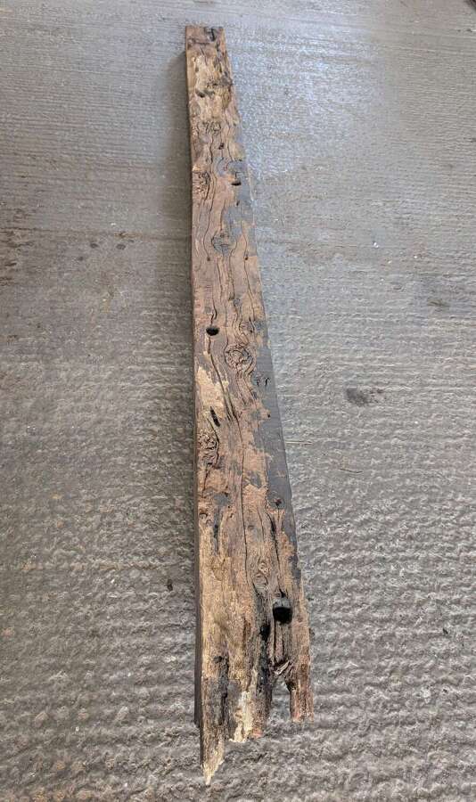 M2365 A RECLAIMED OAK BEAM FROM THE TOWER OF LONDON EXTERNAL STAIRCASE