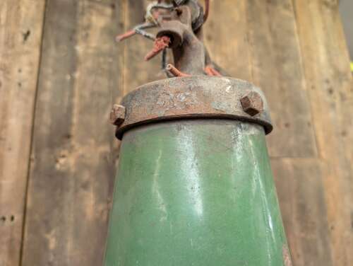 M2371 A RECLAIMED METAL INDUSTRIAL ENAMELLED HANGING PENDANT LIGHT / LAMP
