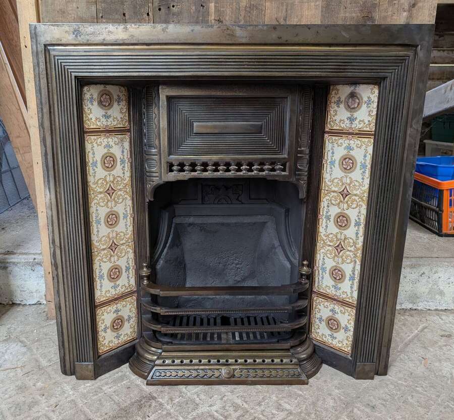 FI0144 AN ELEGANT RECLAIMED VICTORIAN TILED CAST IRON FIRE INSERT
