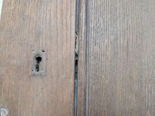 DB0798 A RECLAIMED SOLID OAK INTERNAL / EXTERNAL DOOR